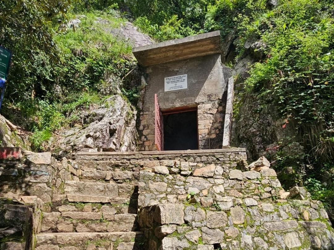 Katyuri Kings Divine Stay- Babaji'S Cave Dwarahat Exterior foto